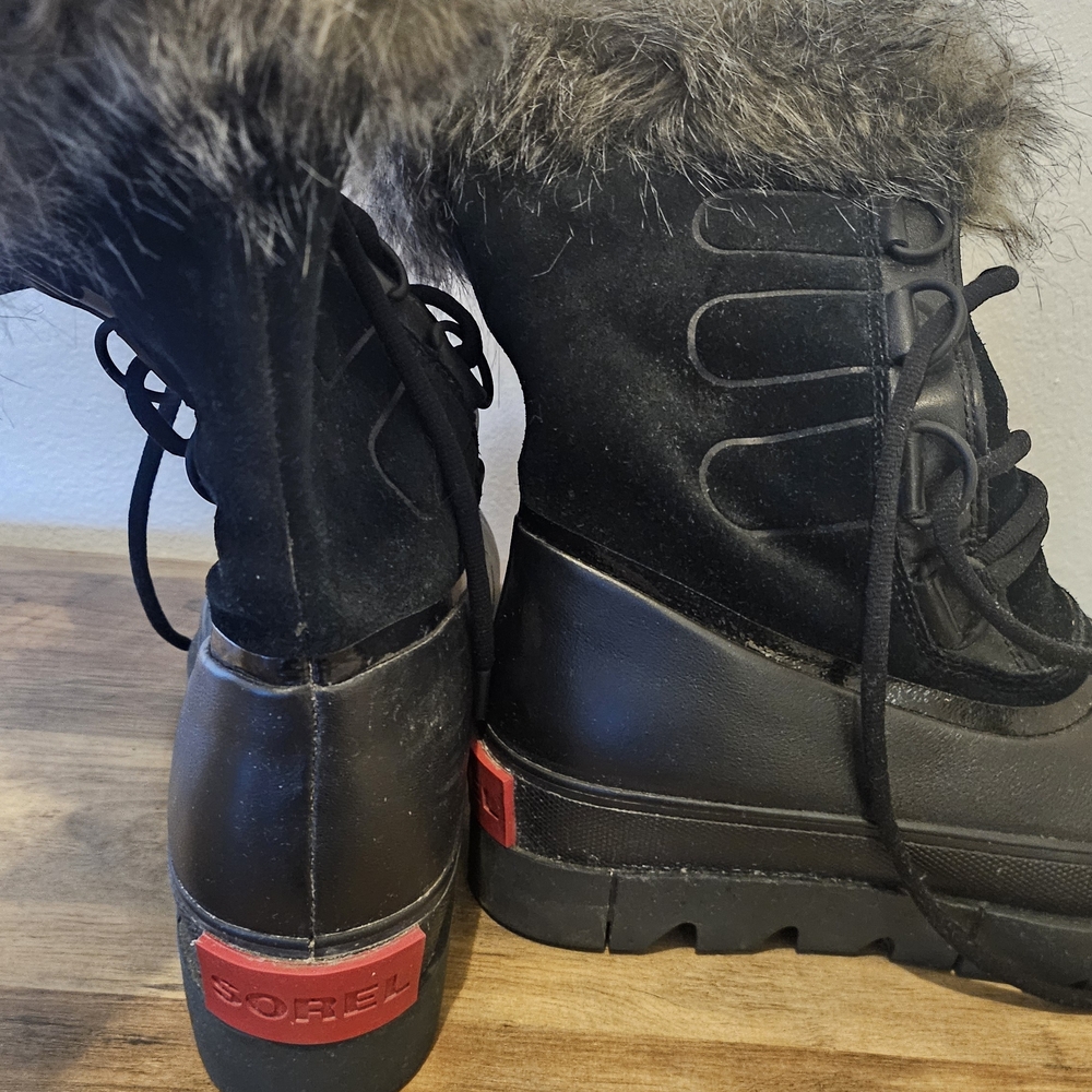 Sorel Women's Black and Gray Winter Boots